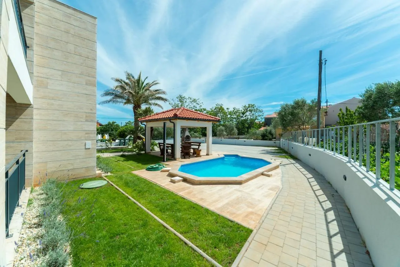 Villa Mirakul Vir