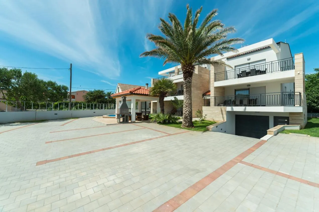 Apartment Villa Mirakul Vir